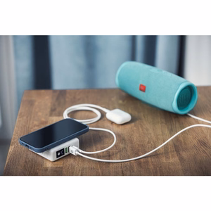 Monitoimilaturi Forcell F-Energy 4in1 2 x USB A + USB C 15W + Varavirtalähde 8000mAh + langaton lataus valkoinen