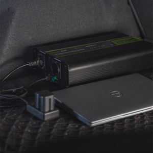 Green Cell PRO -jännitemuunnin, 12 V DC – 230 V AC, 2000 W jatkuva teho / 4000 W huipputeho, muokattu siniaalto