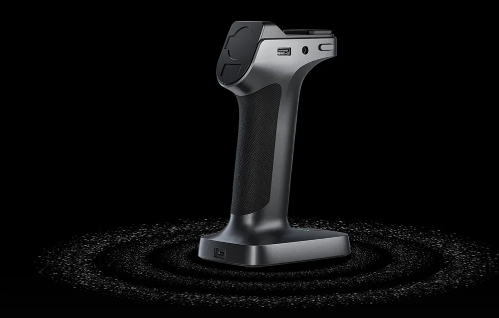3D scanner -kiinnikkeen takanäkymä mustalla taustalla
