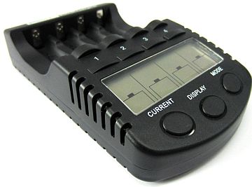 Laturi AA/AAA C3 LCD-näytöllä