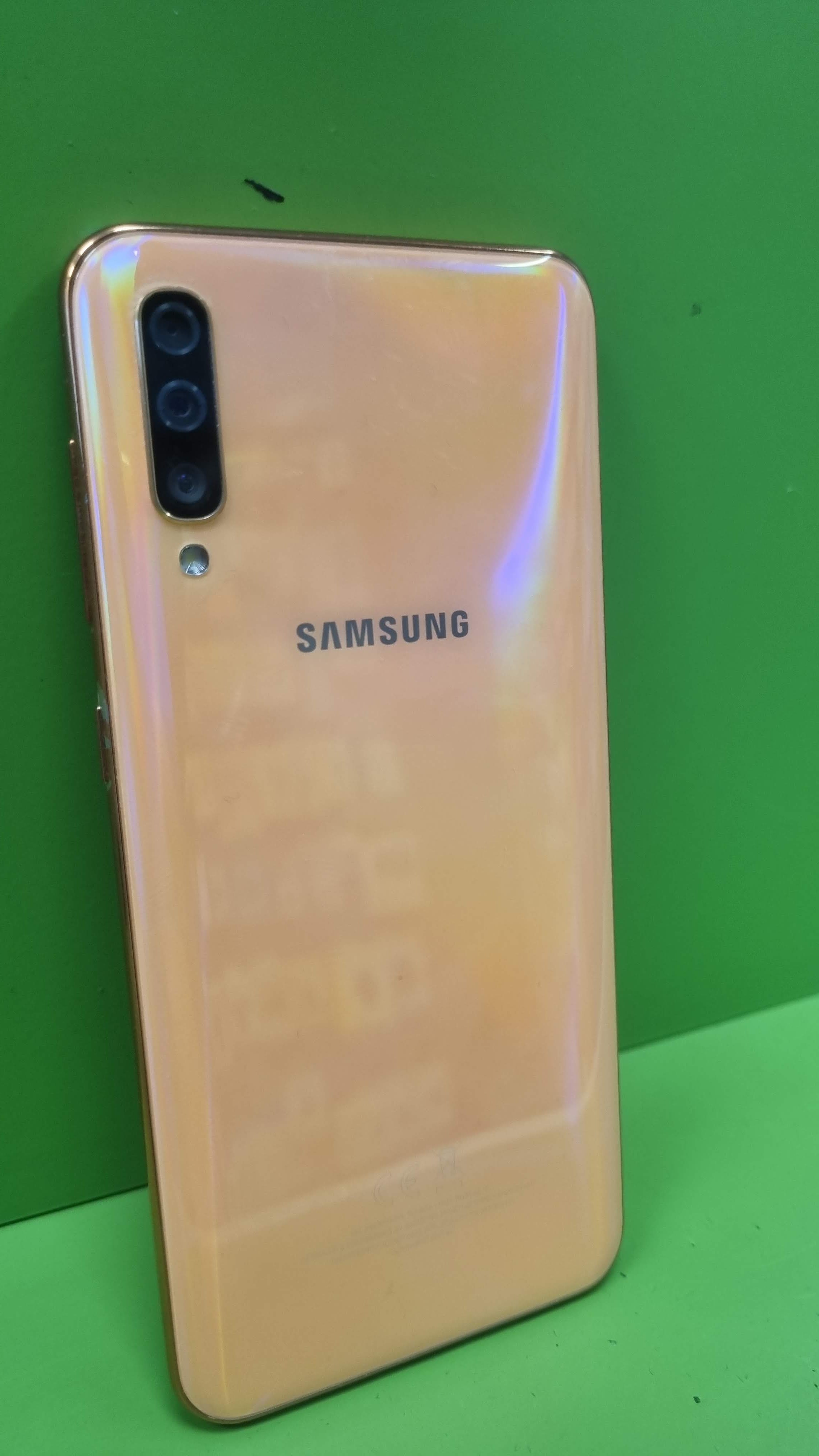 Samsung Galaxy A50 128GB (käytetty)