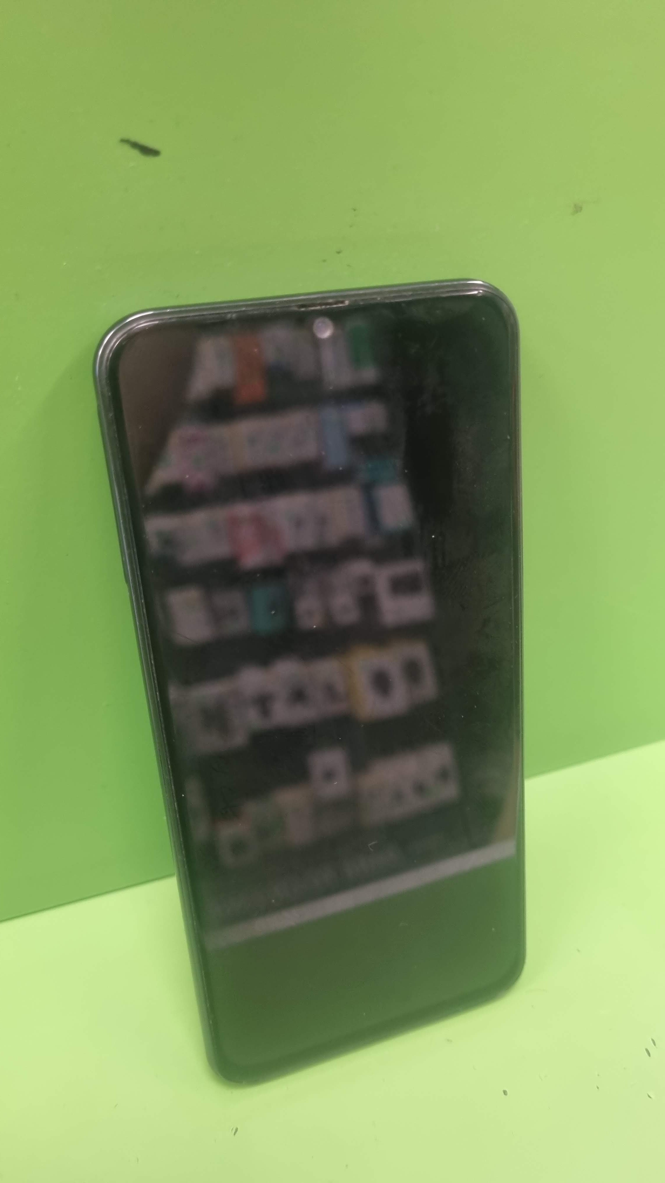 Samsung Galaxy A40 64GB (käytetty)