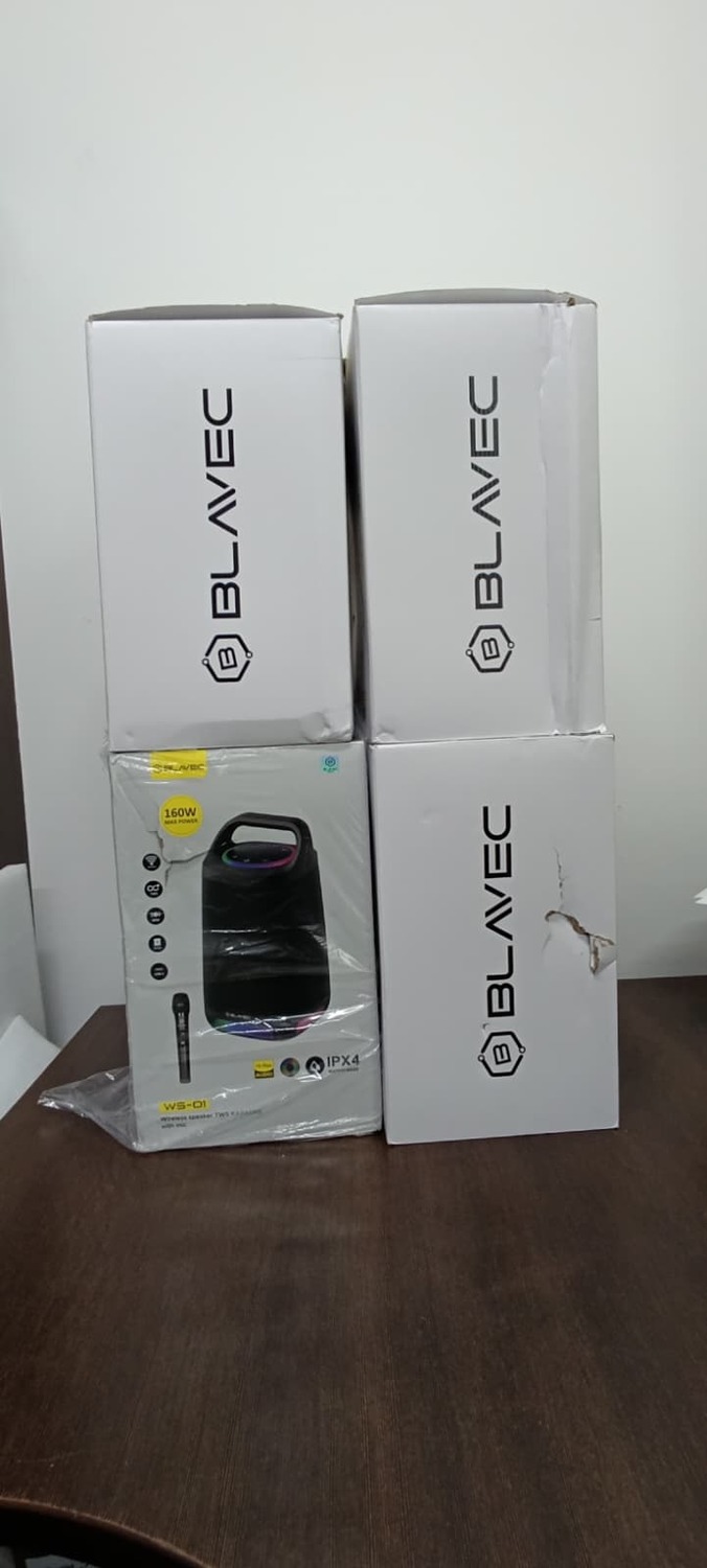 Blavec Portable Bluetooth-kaiutin TWS WS-01 Karaoke 160W mikrofonilla - musta (vahingoittunut pakkaus)