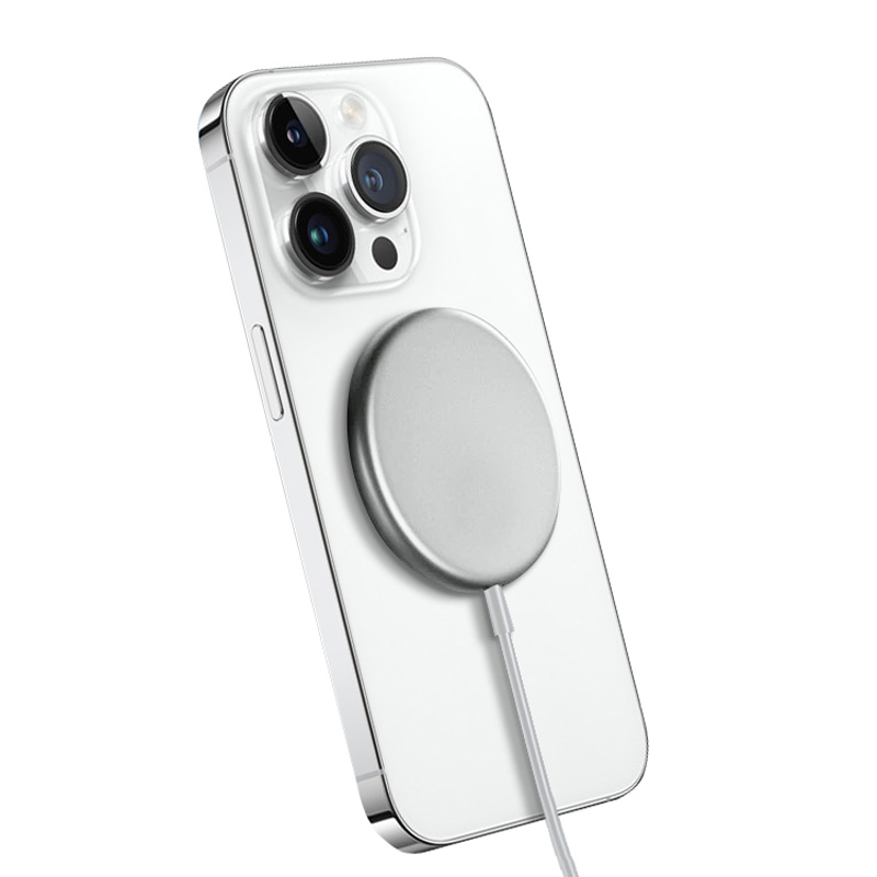 Crong MagSpot alumiininen 15 W magneettinen langaton laturi, MagSafe-yhteensopiva, hopeanvärinen ja valkoinen